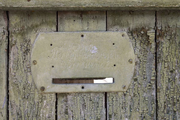 Fragmento Una Vieja Puerta Madera Verde Con Una Ranura Para —  Fotos de Stock