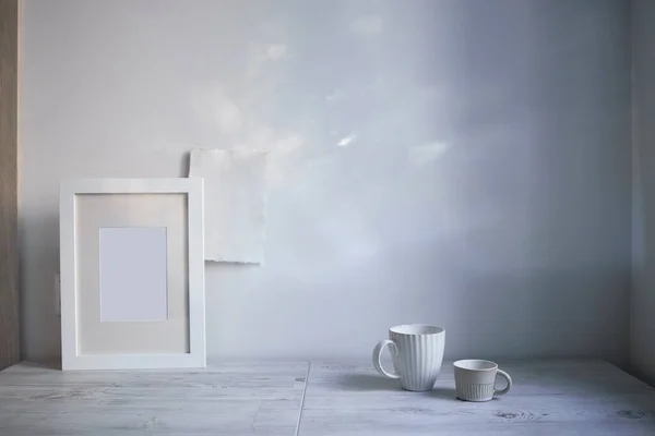 Estilo Escandinavo Design Interiores Uma Xícara Branca Tamanho Diferente Uma — Fotografia de Stock