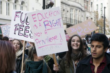 Londra'daki Öğrenci protesto