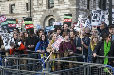 Londra'daki Öğrenci protesto