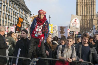 Londra'daki Öğrenci protesto