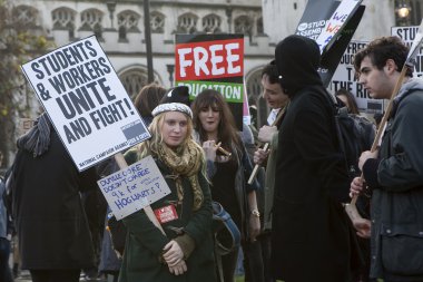 Londra'daki Öğrenci protesto