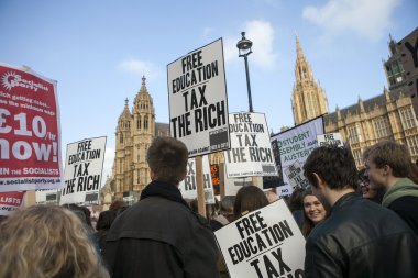 Londra'daki Öğrenci protesto