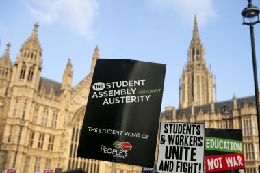Londra'daki Öğrenci protesto