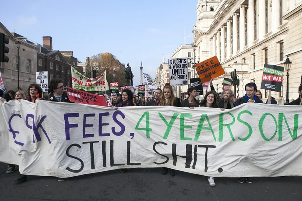 Estudantes protestam em Londres — Fotografia de Stock