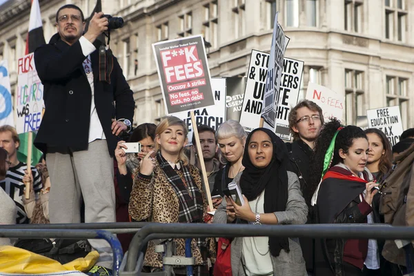Diákok tiltakozó Londonban — Stock Fotó