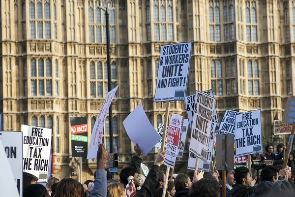 Diákok tiltakozó Londonban — Stock Fotó