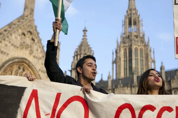 Студенты протестуют в Лондоне — стоковое фото