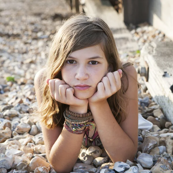 Fille sur la plage — Photo