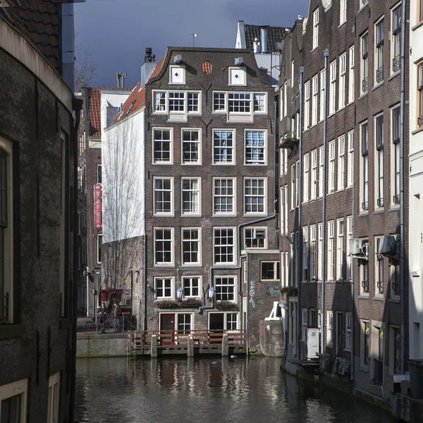 Huizen in amsterdam — Stockfoto