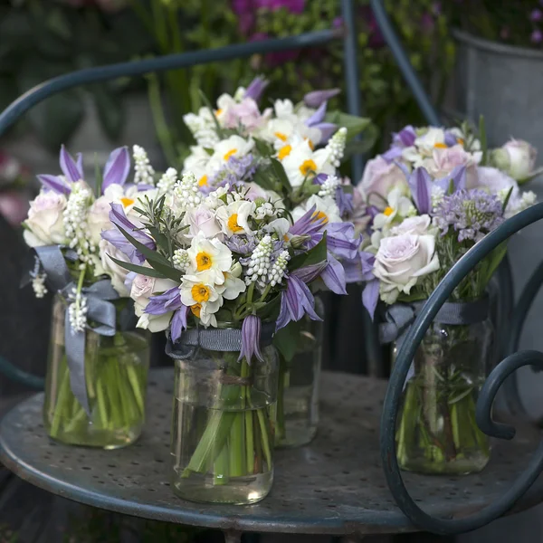 Bílý Narcis v vázy — Stock fotografie