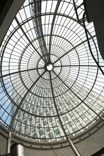 Современная стеклянная архитектура — стоковое фото