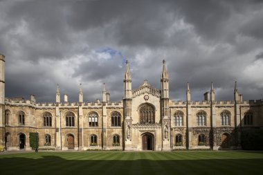 Cambridge, İngiltere - Nisan 2015: Corpus Christi, küçük ama aynı zamanda en zarif ve zengin Cambridge Üniversitesi'nin kolejler, Nisan 2015 görüldüğü gibi biridir.