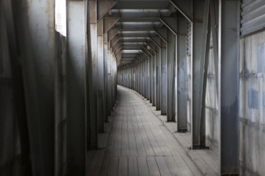 duvarlar ile yeraltı ve merdiven