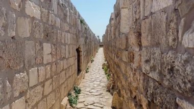 Eski Şehir 'deki Kudüs' ün kale duvarları, Osmanlı döneminden kalma tahkimatlarla çevrili..