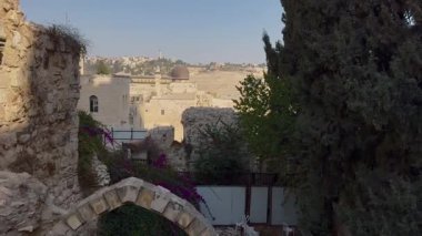  Kudüs, İsrail, 6 Kasım 2025, El-Aksa, Kutsal Şerif olarak da bilinen Tapınak Dağı 'nda bulunan İslami dini yapılardan oluşan bir kompleks. Cami manzarası ve bitişik mezarlık