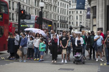 Oxford circus geçen kalabalık