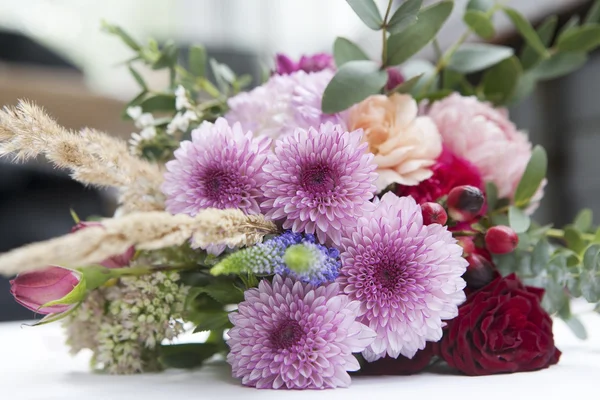 Bouquet of kalanchoe, chrysanthemum, eucalyptus, aster and cereals — Stock Photo, Image
