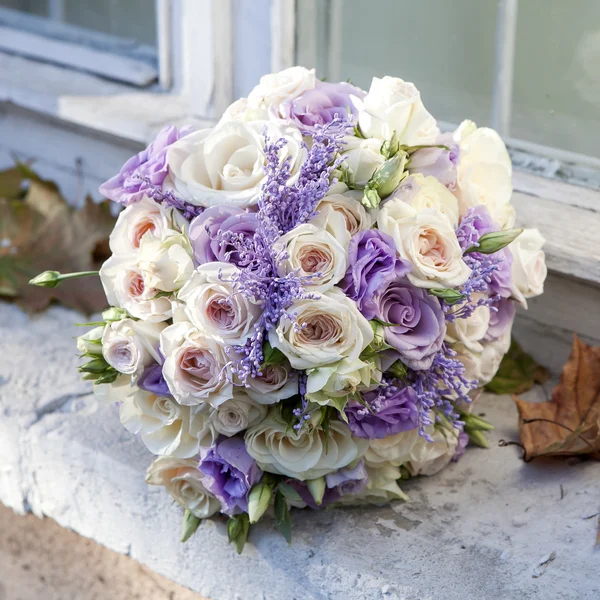 Svatební kytice s rose a lisianthus — Stock fotografie