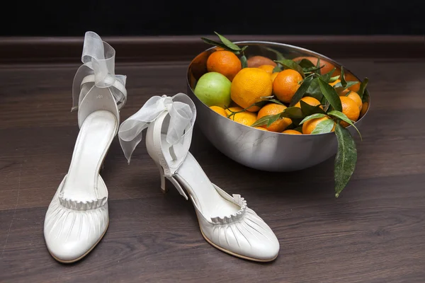 Naranja intenso brillante Clementina o Mandarinas en un tazón —  Fotos de Stock