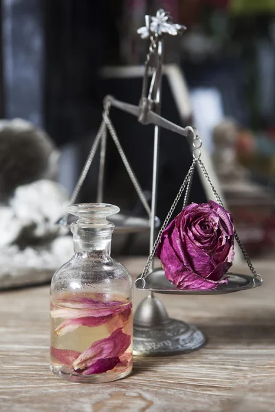 Toilet water with slices of roses, made by hand. — Stock Photo, Image