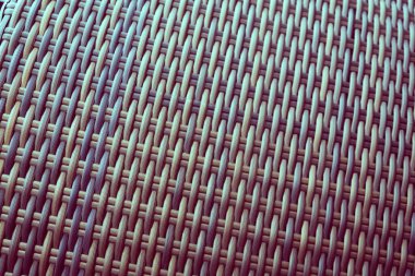 Sentetik rattan dokuma arka planı bahçe mobilyalarında kullanılıyor..