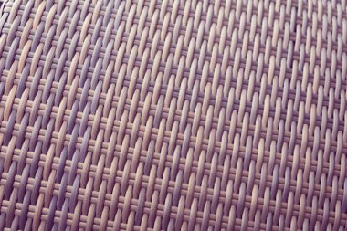 Sentetik rattan dokuma arka planı bahçe mobilyalarında kullanılıyor..