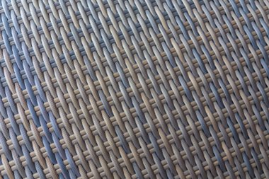 Sentetik rattan dokuma arka planı bahçe mobilyalarında kullanılıyor..