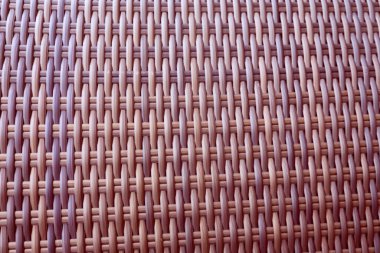 Sentetik rattan dokuma arka planı bahçe mobilyalarında kullanılıyor..