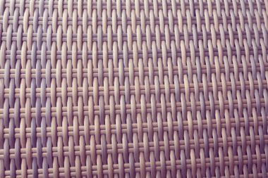 Sentetik rattan dokuma arka planı bahçe mobilyalarında kullanılıyor..