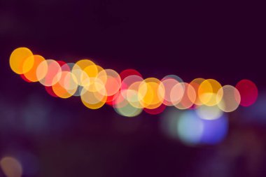 Koyu bir arkaplan karşısında Bokeh rengi