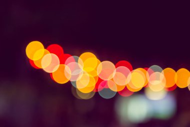 Koyu bir arkaplan karşısında Bokeh rengi