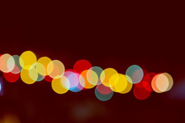 Koyu bir arkaplan karşısında Bokeh rengi