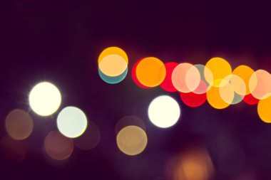 Koyu bir arkaplan karşısında Bokeh rengi