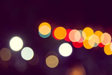 Koyu bir arkaplan karşısında Bokeh rengi