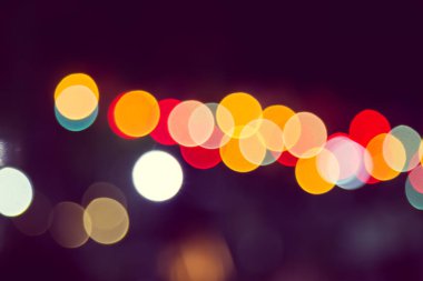 Koyu bir arkaplan karşısında Bokeh rengi