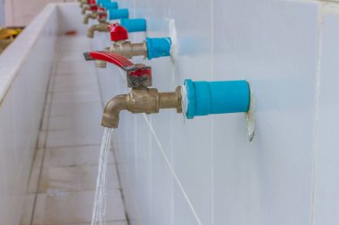 Musluk satırı kamu malı arkaplanıdır