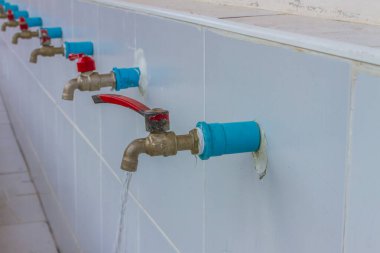 Musluk satırı kamu malı arkaplanıdır