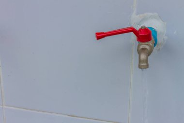 Musluk satırı kamu malı arkaplanıdır