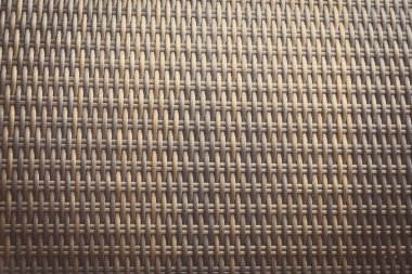 Sentetik rattan dokuma arka planı bahçe mobilyalarında kullanılıyor..