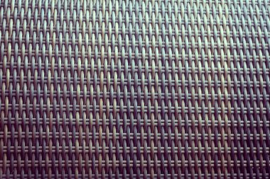 Sentetik rattan dokuma arka planı bahçe mobilyalarında kullanılıyor..