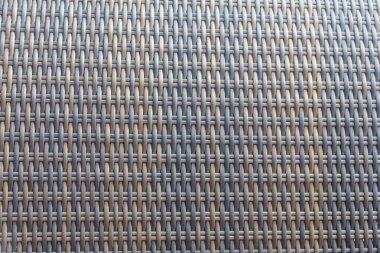 Sentetik rattan dokuma arka planı bahçe mobilyalarında kullanılıyor..