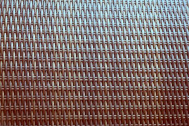 Sentetik rattan dokuma arka planı bahçe mobilyalarında kullanılıyor..