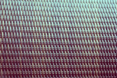 Sentetik rattan dokuma arka planı bahçe mobilyalarında kullanılıyor..