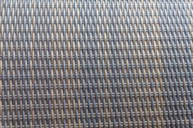 Sentetik rattan dokuma arka planı bahçe mobilyalarında kullanılıyor..