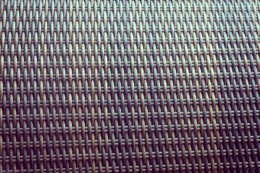 Sentetik rattan dokuma arka planı bahçe mobilyalarında kullanılıyor..