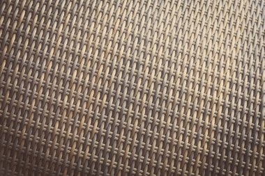 Sentetik rattan dokuma arka planı bahçe mobilyalarında kullanılıyor..