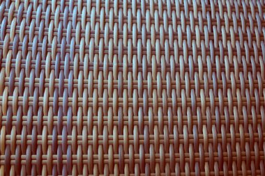 Sentetik rattan dokuma arka planı bahçe mobilyalarında kullanılıyor..