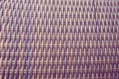 Sentetik rattan dokuma arka planı bahçe mobilyalarında kullanılıyor..