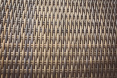 Sentetik rattan dokuma arka planı bahçe mobilyalarında kullanılıyor..